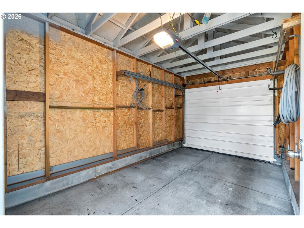 Image 42 of property listing at 338 Nw FOXGLOVE St, Dallas, OR 97338