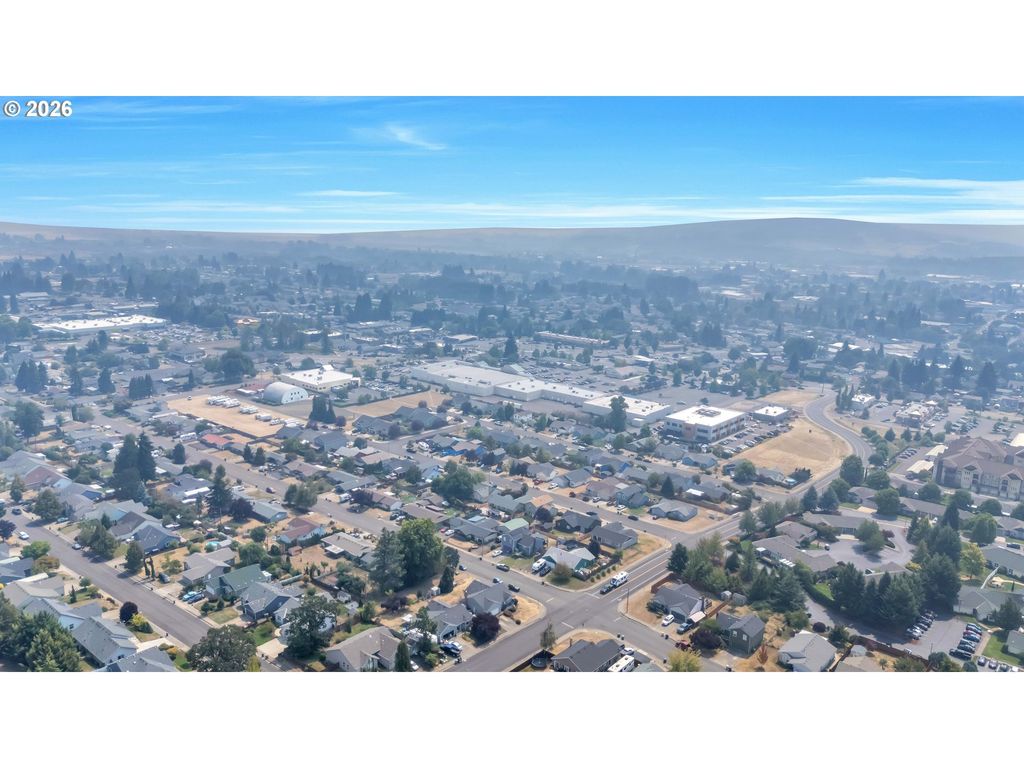 Image 44 of property listing at 338 Nw FOXGLOVE St, Dallas, OR 97338