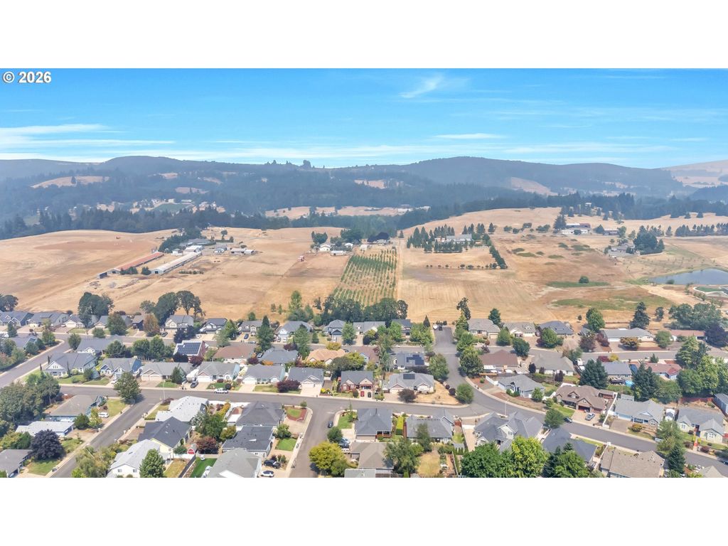 Image 45 of property listing at 338 Nw FOXGLOVE St, Dallas, OR 97338