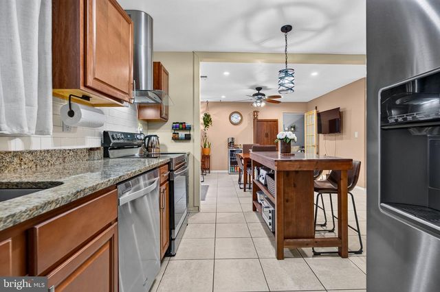 8 CENTAURI AVE, Sewell, NJ 08080