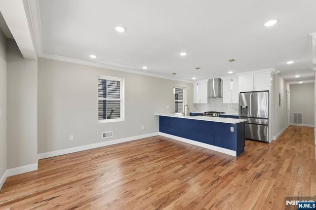 438 10th Street, Newark, NJ 07103