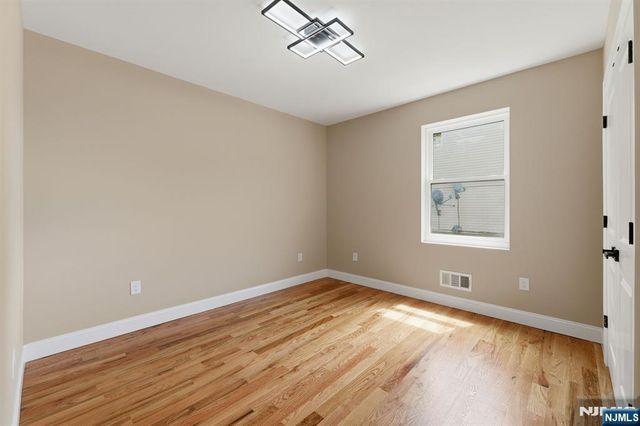 438 10th Street, Newark, NJ 07103
