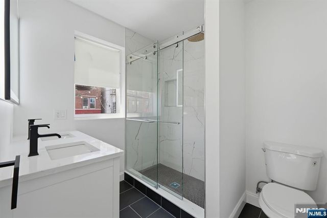 438 10th Street, Newark, NJ 07103