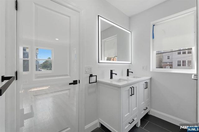 438 10th Street, Newark, NJ 07103
