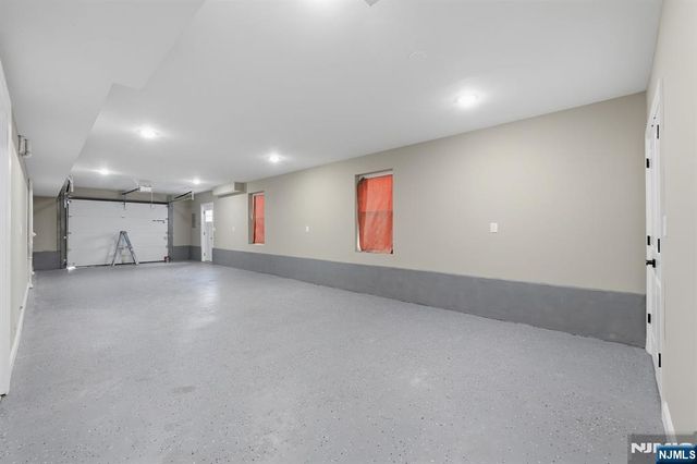 438 10th Street, Newark, NJ 07103