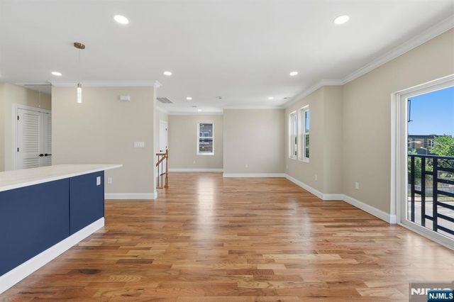 438 10th Street, Newark, NJ 07103