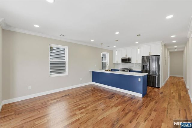 438 10th Street, Newark, NJ 07103