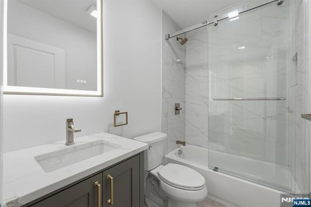 438 10th Street, Newark, NJ 07103