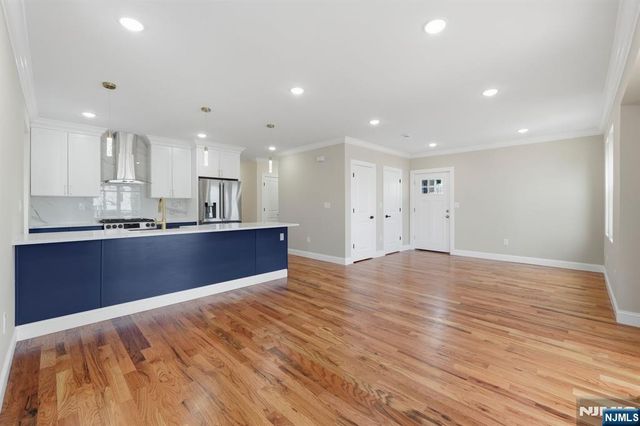 438 10th Street, Newark, NJ 07103