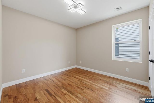 438 10th Street, Newark, NJ 07103