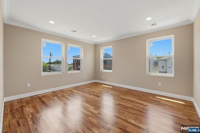 438 10th Street, Newark, NJ 07103