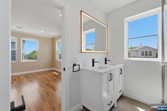 438 10th Street, Newark, NJ 07103