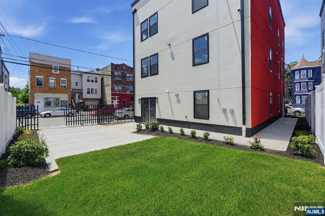 438 10th Street, Newark, NJ 07103