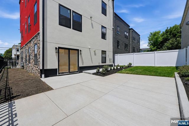 438 10th Street, Newark, NJ 07103