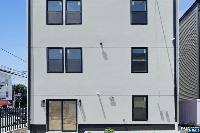 438 10th Street, Newark, NJ 07103