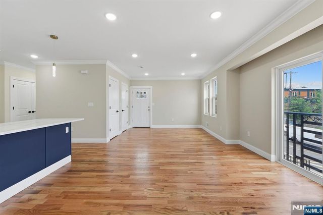 438 10th Street, Newark, NJ 07103