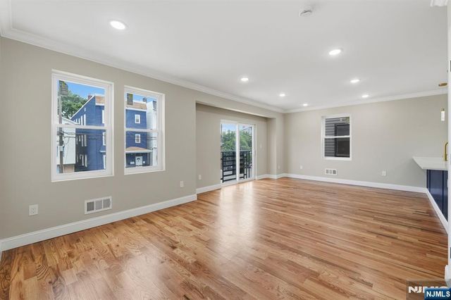 438 10th Street, Newark, NJ 07103