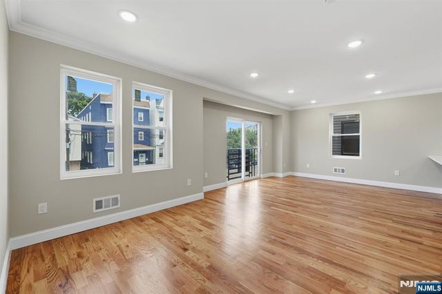 438 10th Street, Newark, NJ 07103