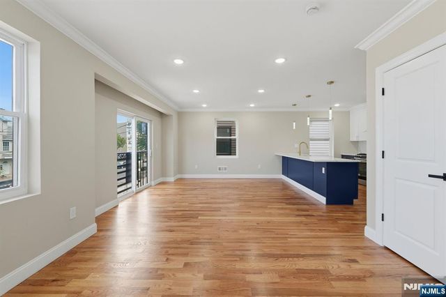 438 10th Street, Newark, NJ 07103