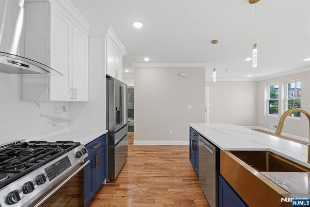 438 10th Street, Newark, NJ 07103