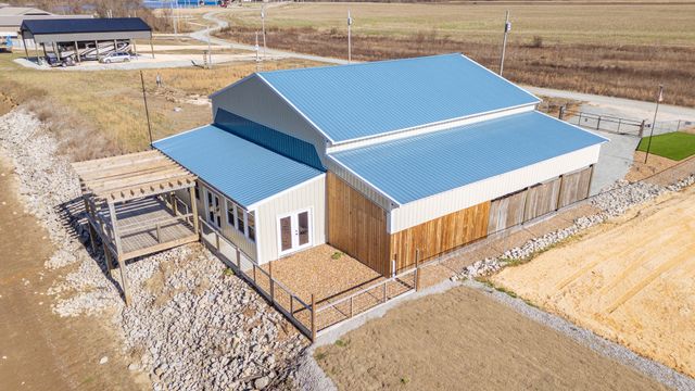 2217 Hardin Bottom River Rd, Clifton, TN 38425