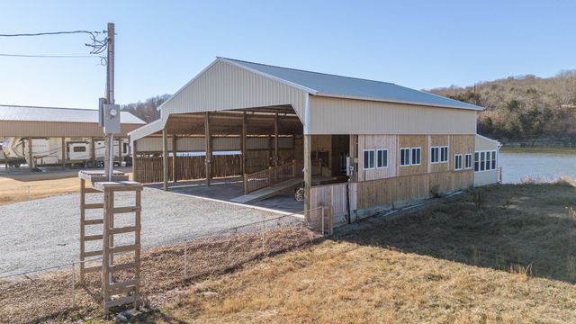 2217 Hardin Bottom River Rd, Clifton, TN 38425