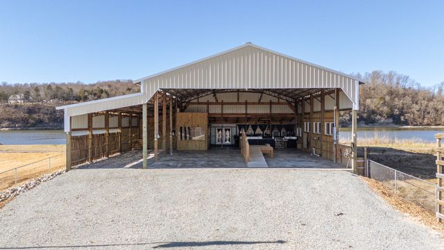 2217 Hardin Bottom River Rd, Clifton, TN 38425