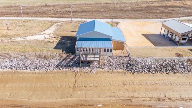 2217 Hardin Bottom River Rd, Clifton, TN 38425