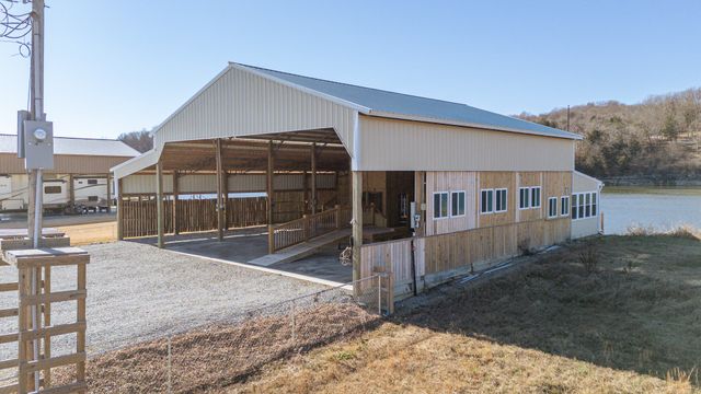 2217 Hardin Bottom River Rd, Clifton, TN 38425
