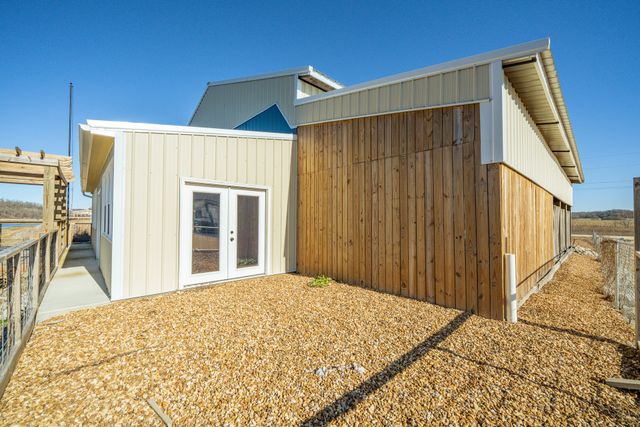 2217 Hardin Bottom River Rd, Clifton, TN 38425