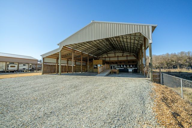 2217 Hardin Bottom River Rd, Clifton, TN 38425