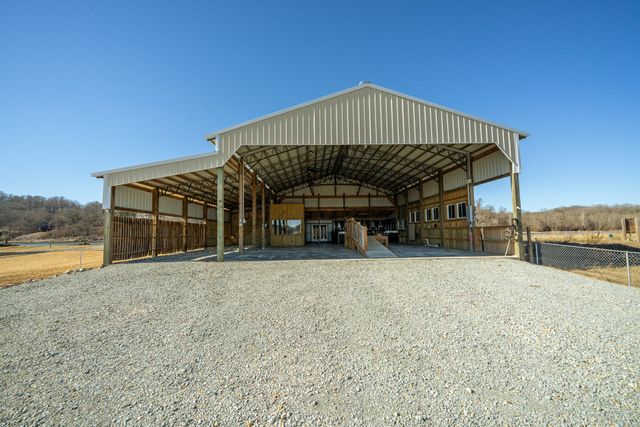 2217 Hardin Bottom River Rd, Clifton, TN 38425