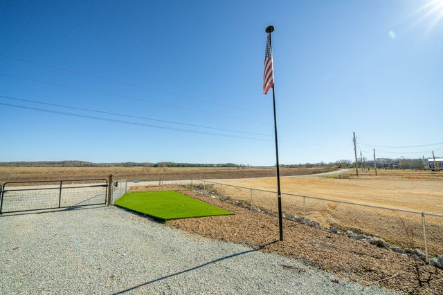 2217 Hardin Bottom River Rd, Clifton, TN 38425