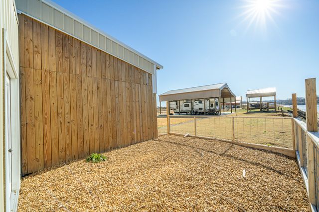 2217 Hardin Bottom River Rd, Clifton, TN 38425