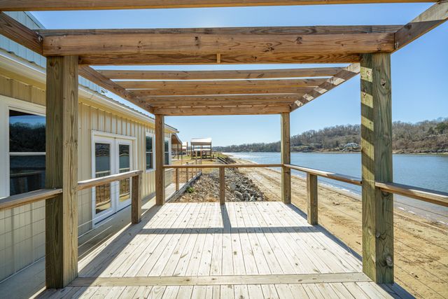 2217 Hardin Bottom River Rd, Clifton, TN 38425