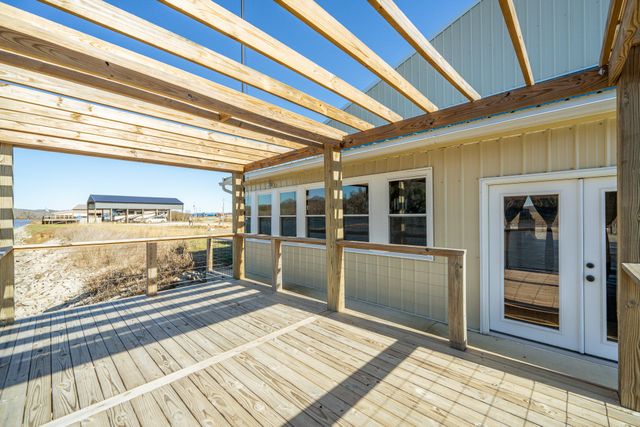 2217 Hardin Bottom River Rd, Clifton, TN 38425