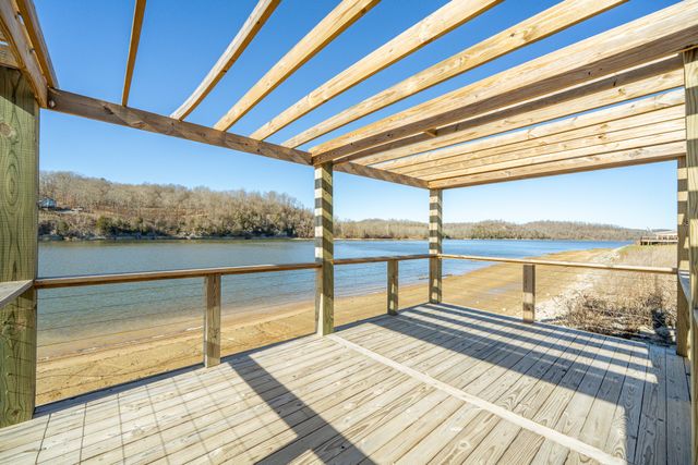 2217 Hardin Bottom River Rd, Clifton, TN 38425