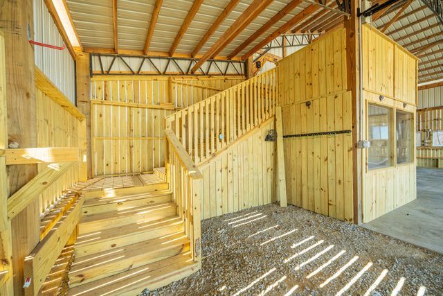 2217 Hardin Bottom River Rd, Clifton, TN 38425