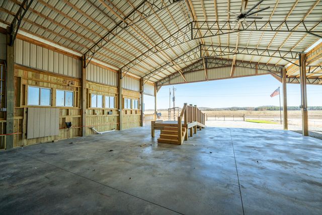 2217 Hardin Bottom River Rd, Clifton, TN 38425