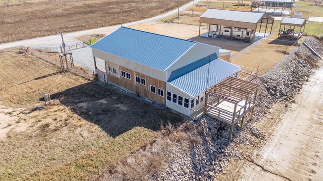 2217 Hardin Bottom River Rd, Clifton, TN 38425