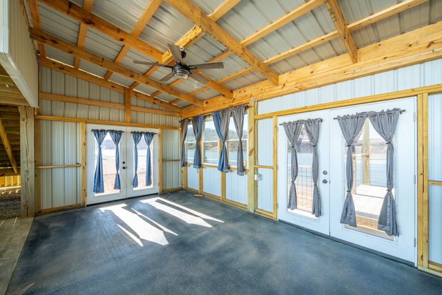 2217 Hardin Bottom River Rd, Clifton, TN 38425