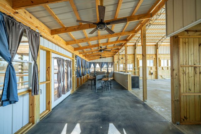 2217 Hardin Bottom River Rd, Clifton, TN 38425