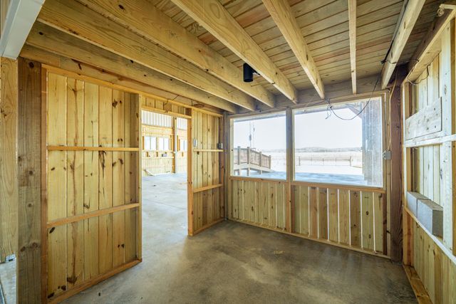 2217 Hardin Bottom River Rd, Clifton, TN 38425