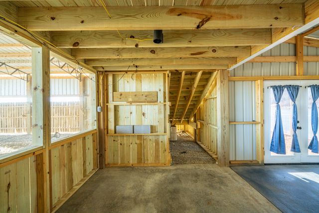 2217 Hardin Bottom River Rd, Clifton, TN 38425