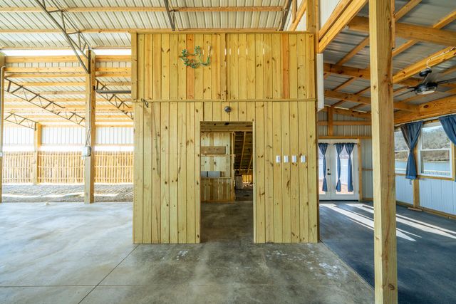 2217 Hardin Bottom River Rd, Clifton, TN 38425