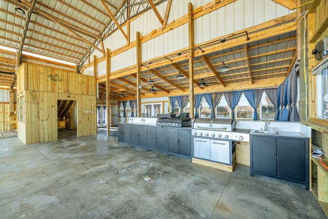 2217 Hardin Bottom River Rd, Clifton, TN 38425