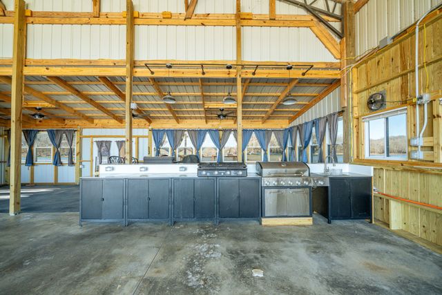 2217 Hardin Bottom River Rd, Clifton, TN 38425