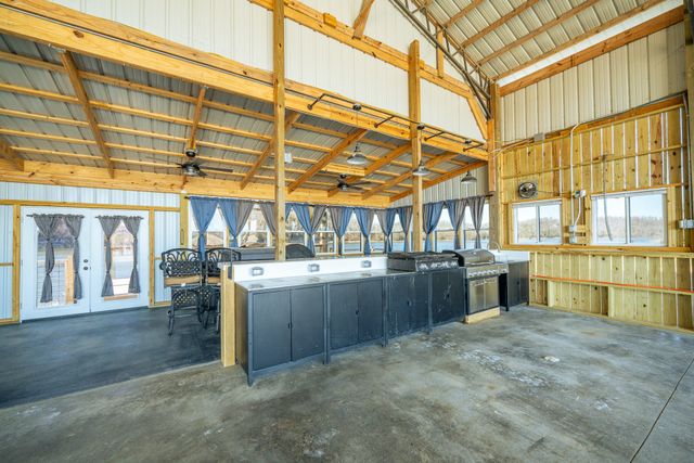 2217 Hardin Bottom River Rd, Clifton, TN 38425