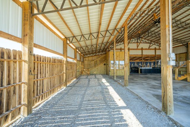 2217 Hardin Bottom River Rd, Clifton, TN 38425