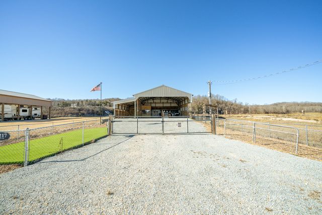 2217 Hardin Bottom River Rd, Clifton, TN 38425